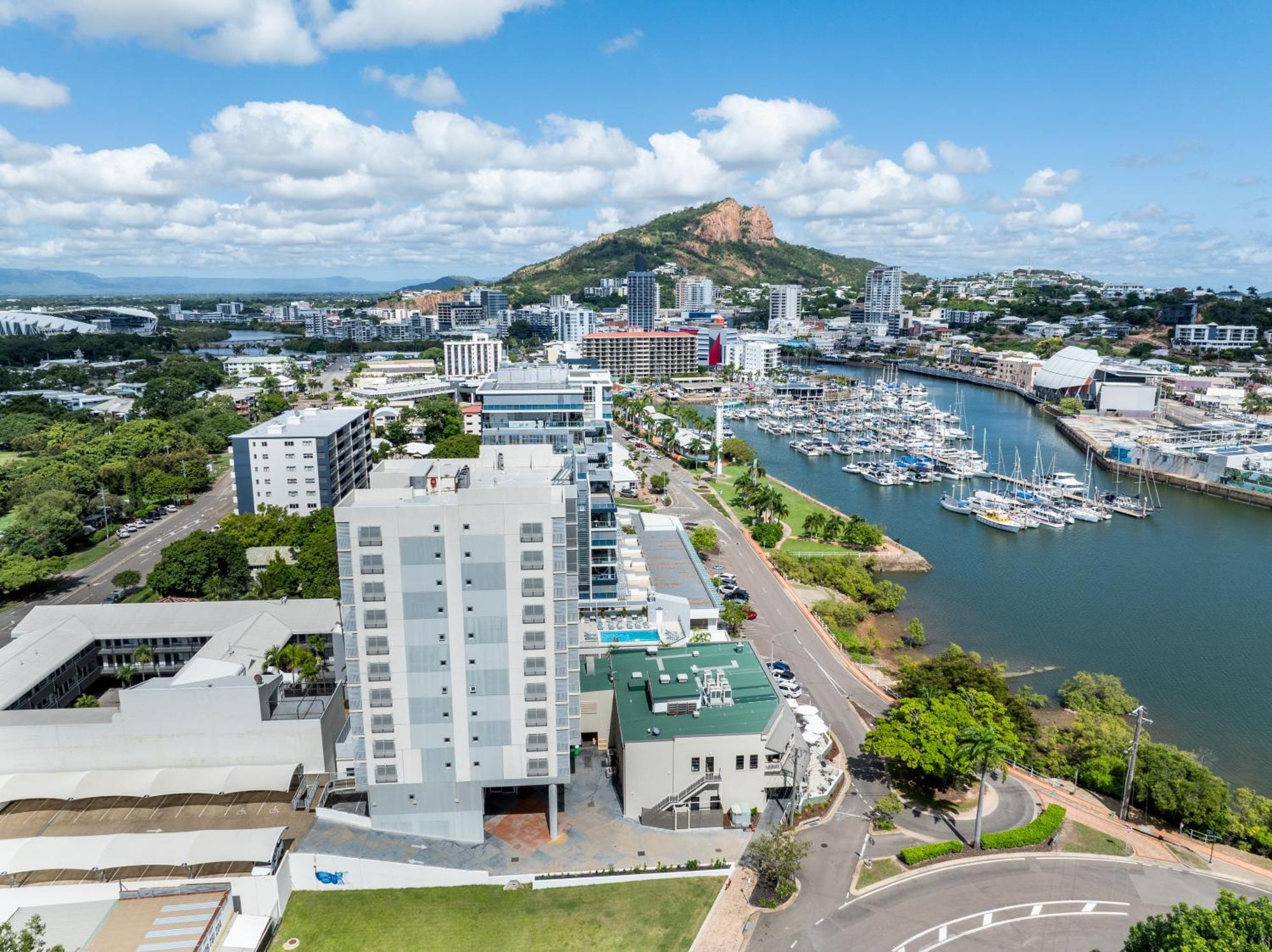 Oaks Townsville Metropole Hotel Ngoại thất bức ảnh