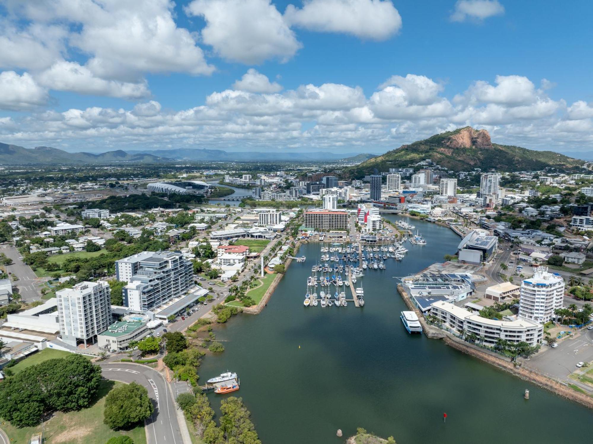 Oaks Townsville Metropole Hotel Ngoại thất bức ảnh