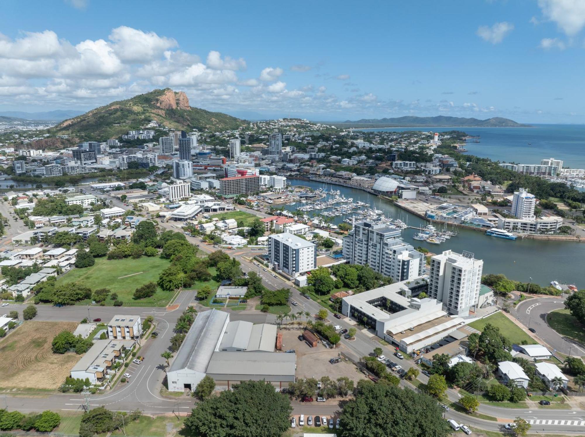 Oaks Townsville Metropole Hotel Ngoại thất bức ảnh