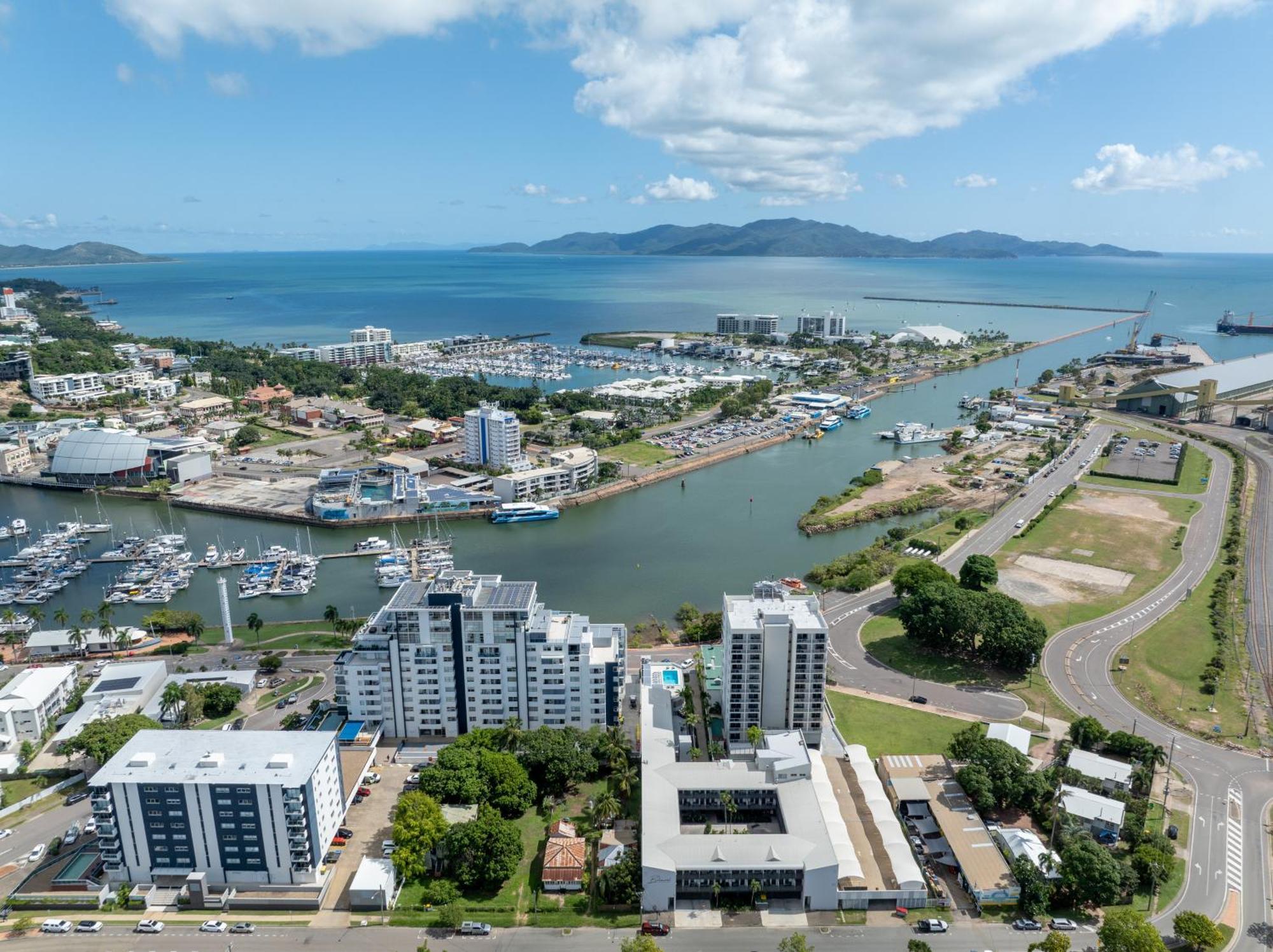 Oaks Townsville Metropole Hotel Ngoại thất bức ảnh