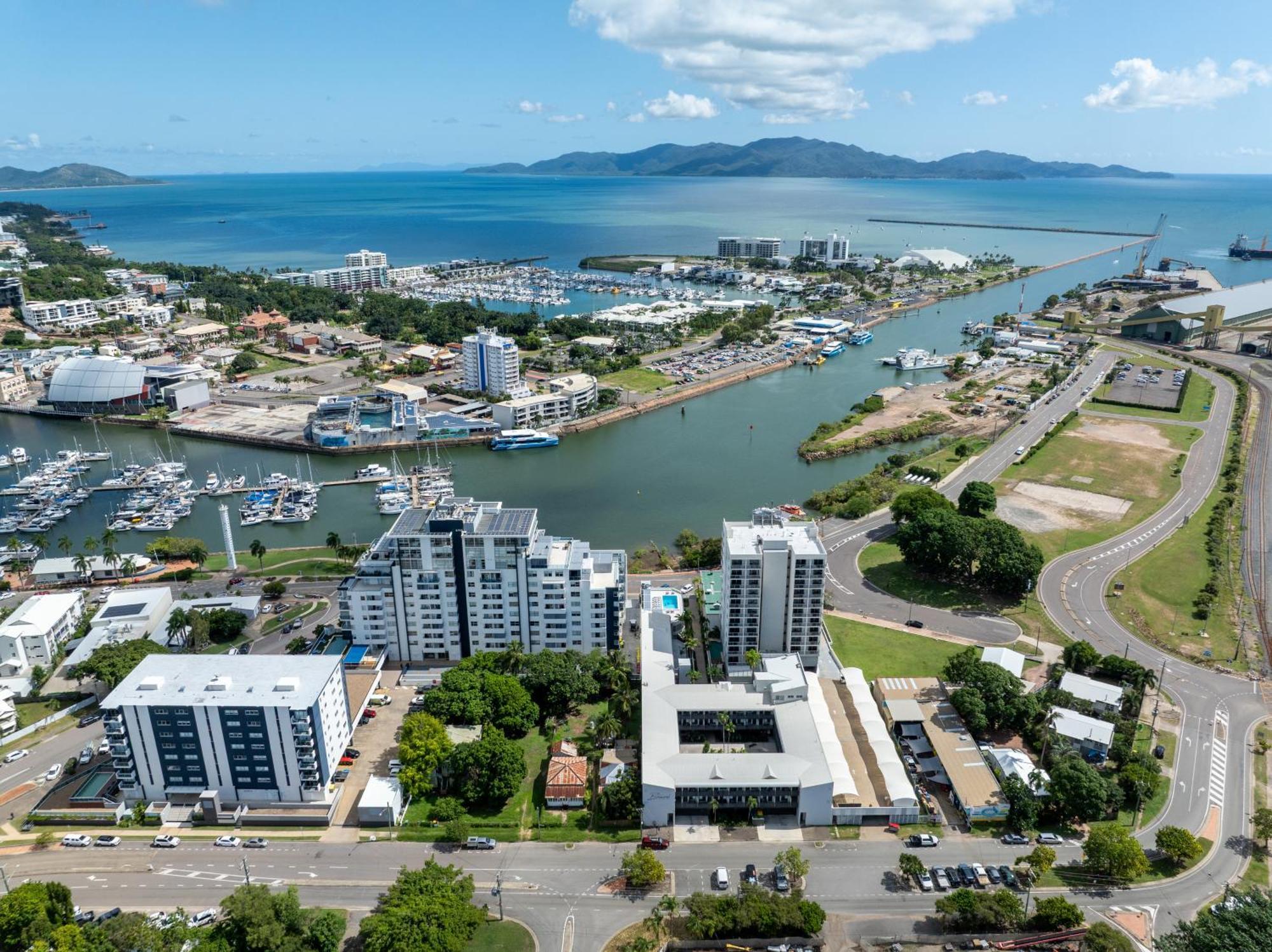 Oaks Townsville Metropole Hotel Ngoại thất bức ảnh